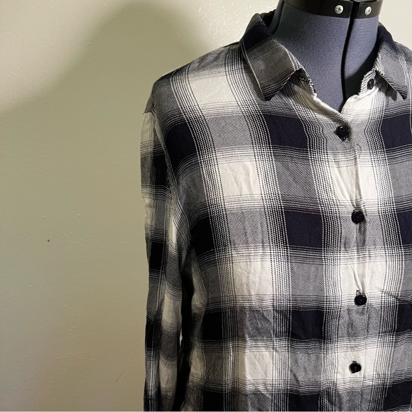 Chelsea & Theodore Button Down Flannel Shirt Black White Plaid - Picture 5 of 11